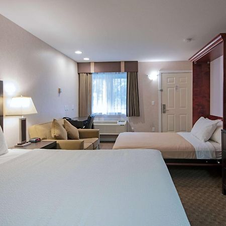 Travelodge By Wyndham Kamloops Mountview Exteriér fotografie