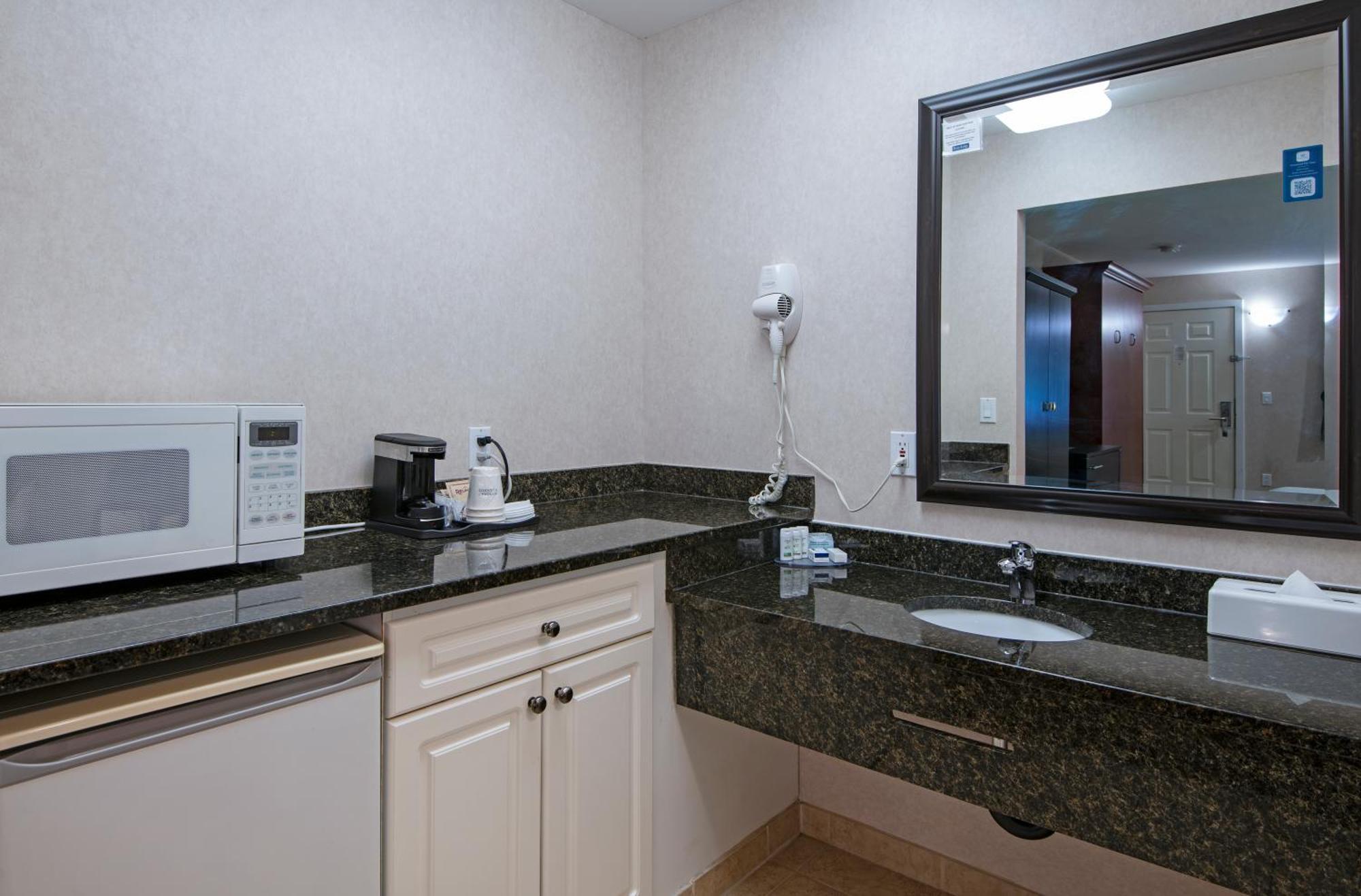 Travelodge By Wyndham Kamloops Mountview Exteriér fotografie